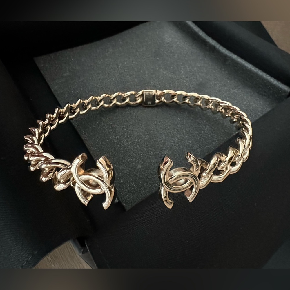 Chanel chain choker